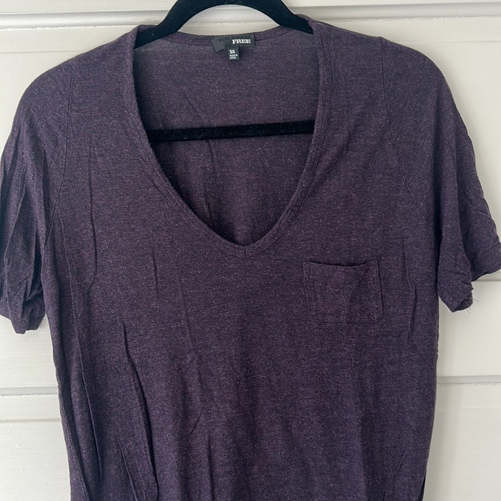 Wilfred Free v-neck pocket tee in eggplant